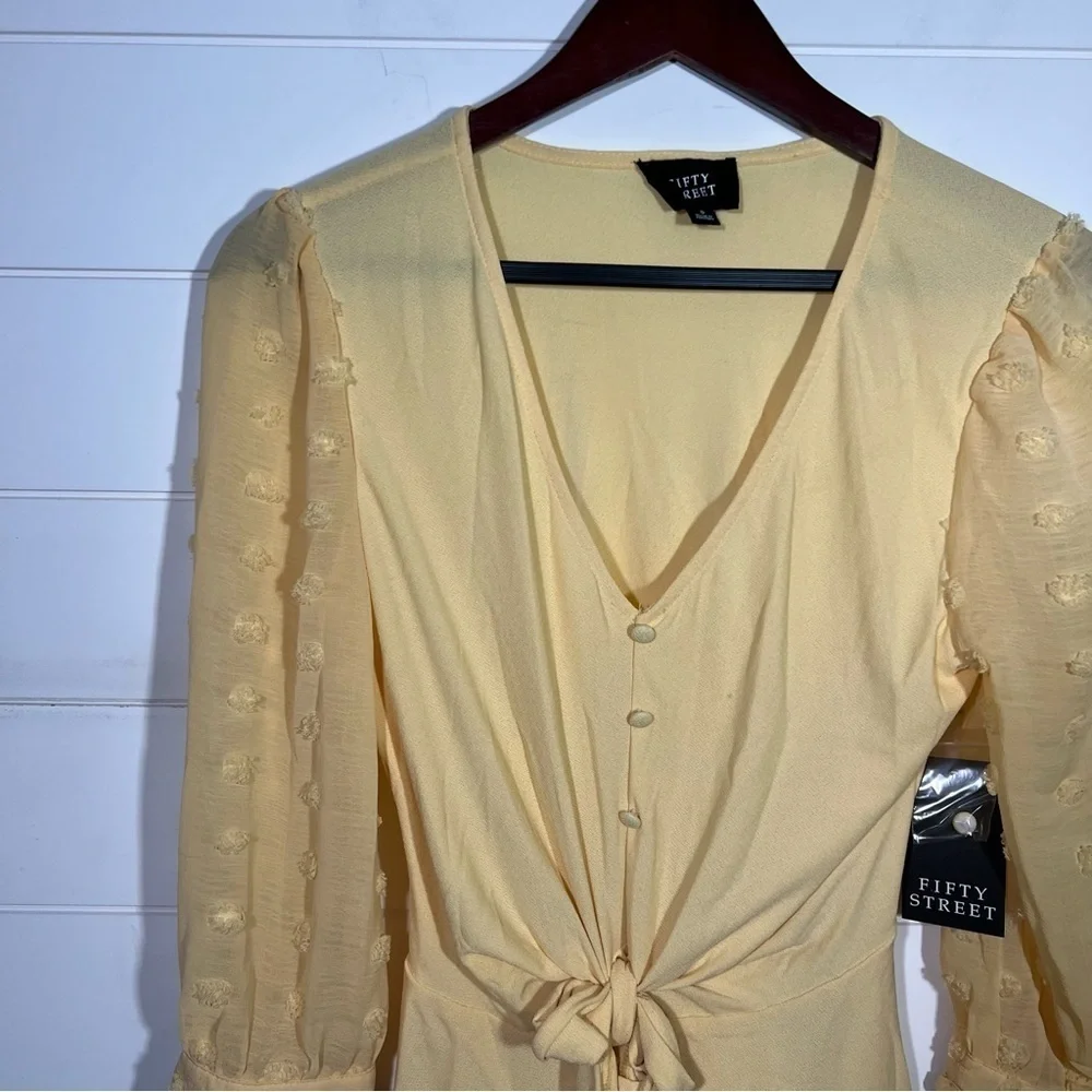 NWT Flowy fifty street top - Picture 2 of 7